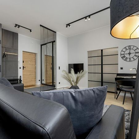 Exclusive Grey And Red Apartment In Warsaw Center By Noclegi Renters Zewnętrze zdjęcie