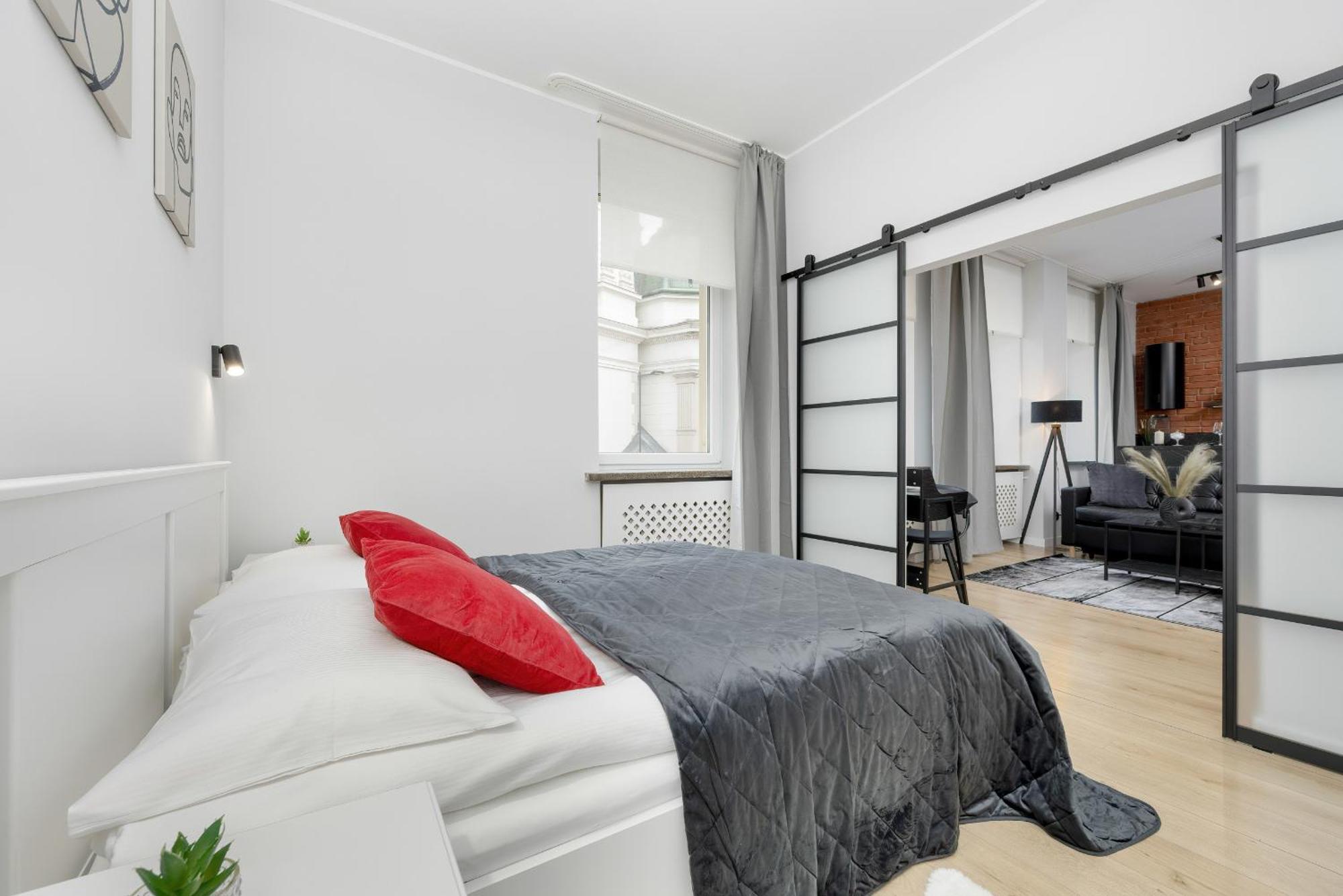 Exclusive Grey And Red Apartment In Warsaw Center By Noclegi Renters Zewnętrze zdjęcie