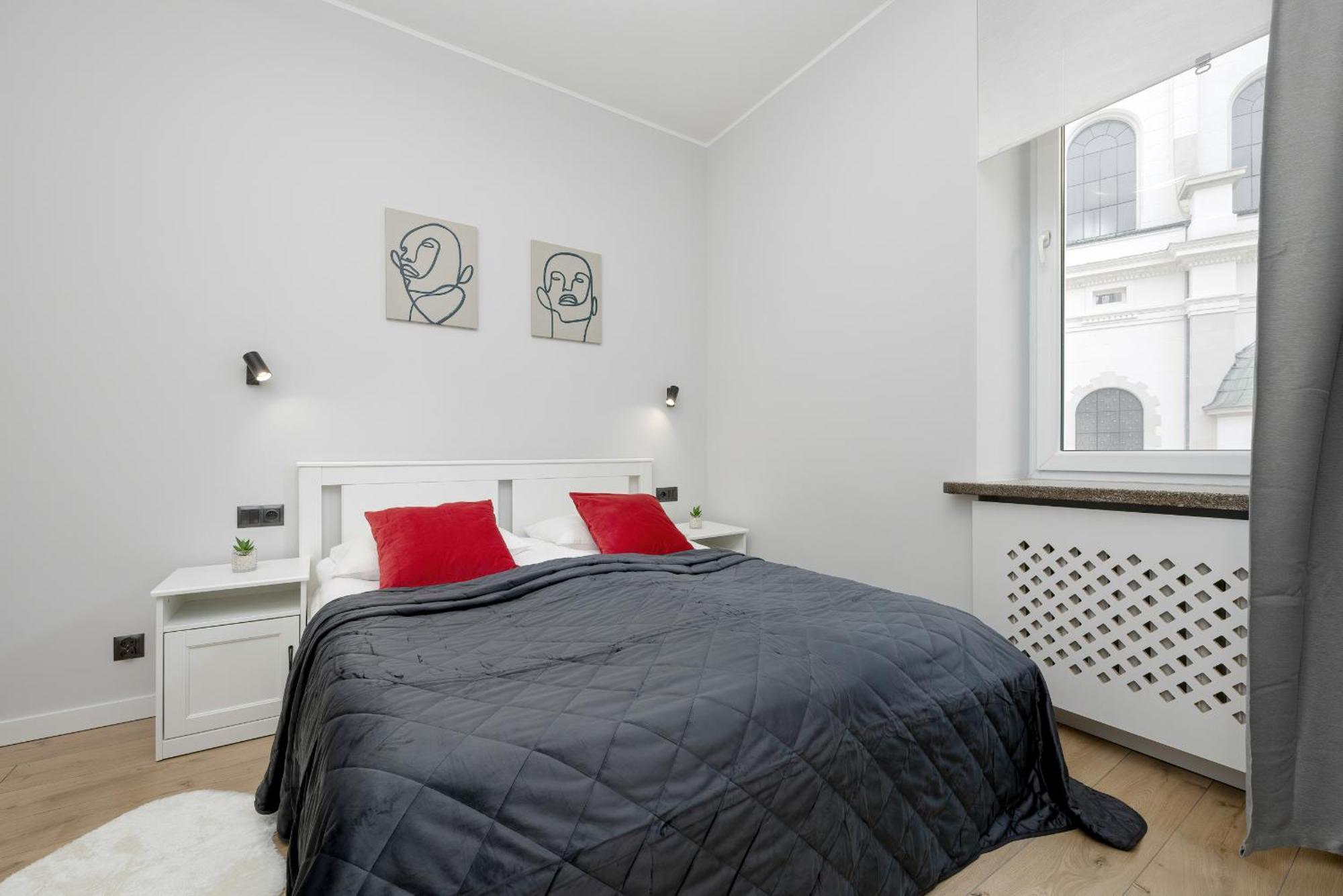 Exclusive Grey And Red Apartment In Warsaw Center By Noclegi Renters Zewnętrze zdjęcie